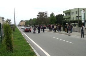 Şov Yapan Gençler Ceza Yemedi Ama Tokadı Yedi