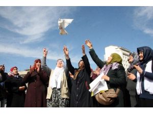 Kürt Ve Türk Anneler Barışa Güvercin Uçurdu