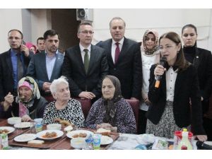 Aile Ve Politikalar Bakanı İslam Huzurevini Ziyaret Etti