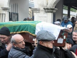 10 Yıldır Cenaze Fotoğraflarını Biriktiriyor
