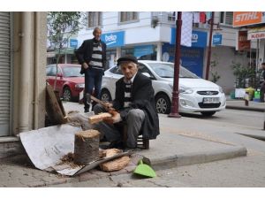 52 Senedir Çıra Satarak Geçiniyor