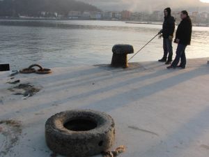 (Özel Haber) Balığa Olta Attılar Sandalye Ve Araba Lastiği Tuttular