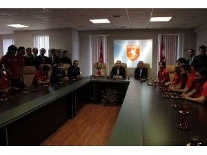 Bakan Kılıç, Milli Takım’a Başarılar Diledi