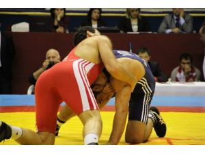 Yaşar Doğu Serbest Güreş Turnuvası Başladı