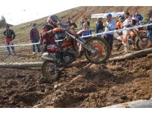 Motosikletçiler Fethiye’de Çamurla Savaştı