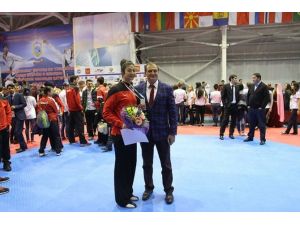 Taekwondoculardan Dört Dörtlük Başarı