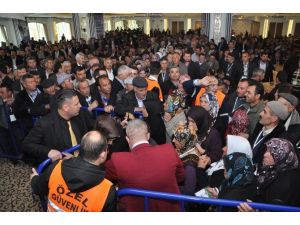 Seçimi Kazanan Başkan Mutluluktan Ağladı