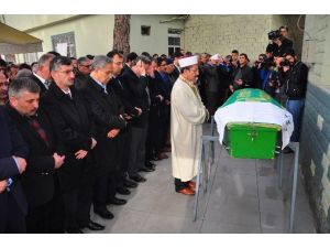 Arınç, Eşinin Amcasının Cenazesine Katıldı