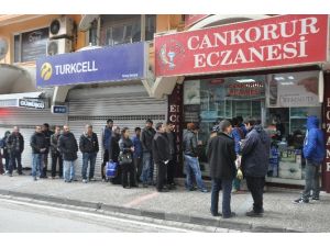 Ekmek Kuyruğu Değil, Eczane Kuyruğu
