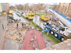 Üst Geçit Yıkıldı