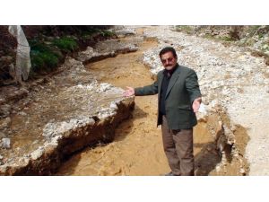 Sel Suları Yolu Yuttu
