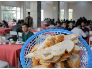 Çöpe Atılan Ekmeklerle Bakın Neler Yapılabilir !