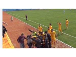 Futbolcu Taraftarın Hayatını Kurtardı