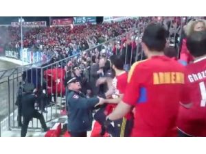 Ermeni Taraftarlar, Türk Bayrağını Görünce Çılgına Döndü