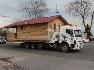 Yoldan Ev Geçti !