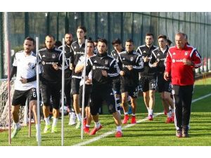 Beşiktaş’ta İstanbul Başakşehir Maçı Hazırlıkları Sürüyor