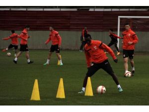 Adanaspor, 3 Puanla Rahat Bir Nefes Almak İstiyor