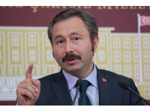 Şaka Gibi: Kendi Kurduğu Partiden İstifa Etti