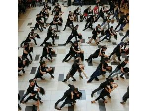 Avm’de Latin Rüzgarı