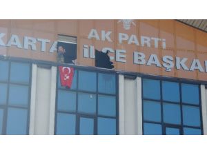 Ak Parti Binasına Silahlı Baskın