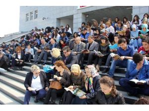 Valilik Bahçesinde Kitap Okuma Etkinliği