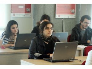 Teorik Eğitimin Yanında Uygulama Yapma Fırsatı