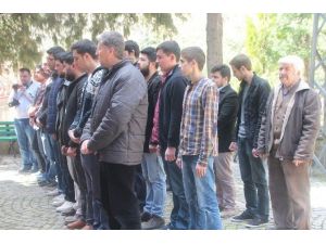 Ak Gençler Öldürülen Savcı Mehmet Selim Kiraz İçin Gıyabi Cenaze Namazı Kıldı