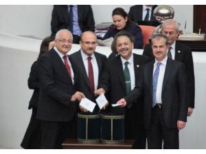 Chp’nin Eski Bakan Ala Hakkında Verdiği Önerge Reddedildi