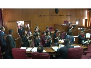 Öğretmenler Meclis’i Bastı