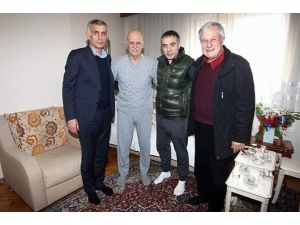 Efsane Hocaya ’Geçmiş Olsun’ Ziyareti