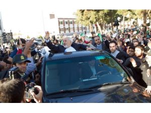 İran’da Kahraman Gibi Karşılandı