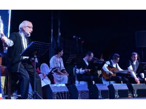 Emin Olcay’dan ’Nefesinle Nefsin Doydu Mu’ Gösterisi