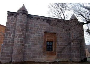 400 Yıllık Mescit İbadete Açıldı