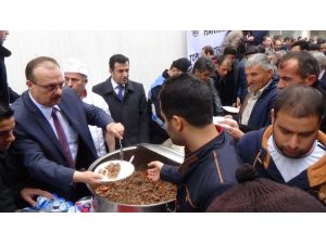 Hakkari’de Polisten Halka İkram