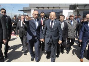 Bakan Işık, Cengiz Topel Havalimanı Hakkında Bilgi Aldı