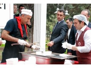 Diyarbakır Adliyesi’nde Şehit Savcı İçin Helva Dağıtıldı