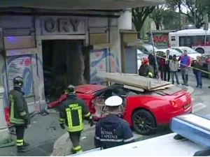 Vale 320 Bin Euroluk Ferrari’yi Parçaladı