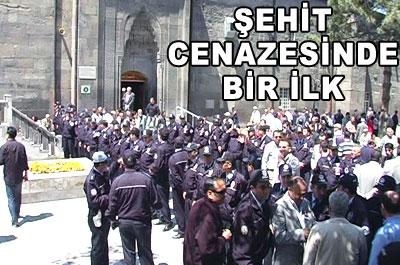 Protokole etten duvar 