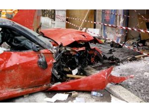 Milyonluk Arabayı 3 Saniyede Paramparça Etti