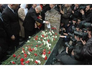 Alparslan Türkeş, Mezarı Başında Anıldı