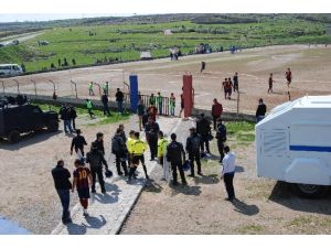 Kırmızıyı Gösterdi, Yumruğu Yedi!