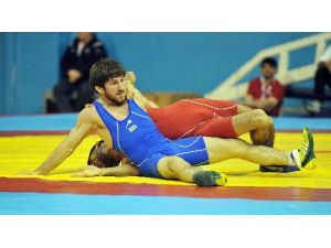 33. Uluslararası Vehbi Emre Ve Hamit Kaplan Grekoromen Güreş Turnuvası Başladı