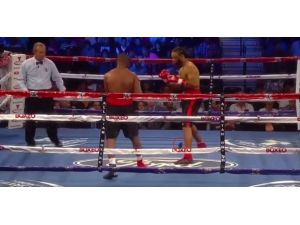 Boks Maçında Öyle Bir Skandal Yaşandı Ki !