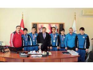 Yalovalı Güreşçiler, Kaplan’ı Ziyaret Etti