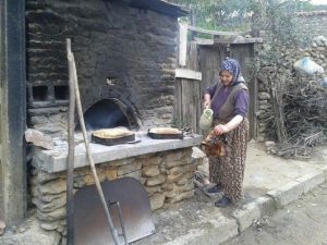 İzmir’de Sokak Fırınları Geleneği Sürdürülüyor