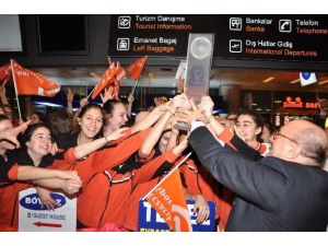 Şampiyon Sultanlar İstanbul’a Döndü