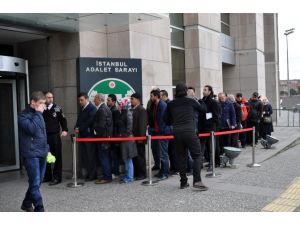 İstanbul Adliyesi Önünde Kuyruk