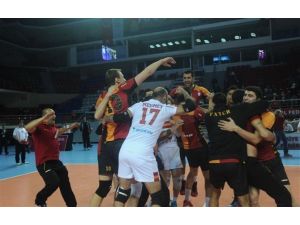 Galatasaray Fenerbahçe’yi Yenerek Yarı Finale Yükseldi