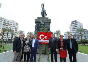İzmirli Romanlardan Çifte Kutlama