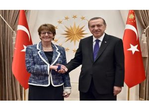 Anne Brasseur’ü Kabul Etti